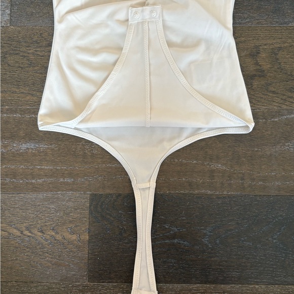 White Ruched H&M Bodysuit - Picture 5 of 5